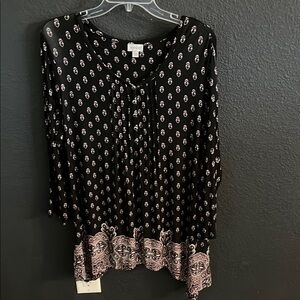 Women’s Avenue Black and White Relaxed  Blouse